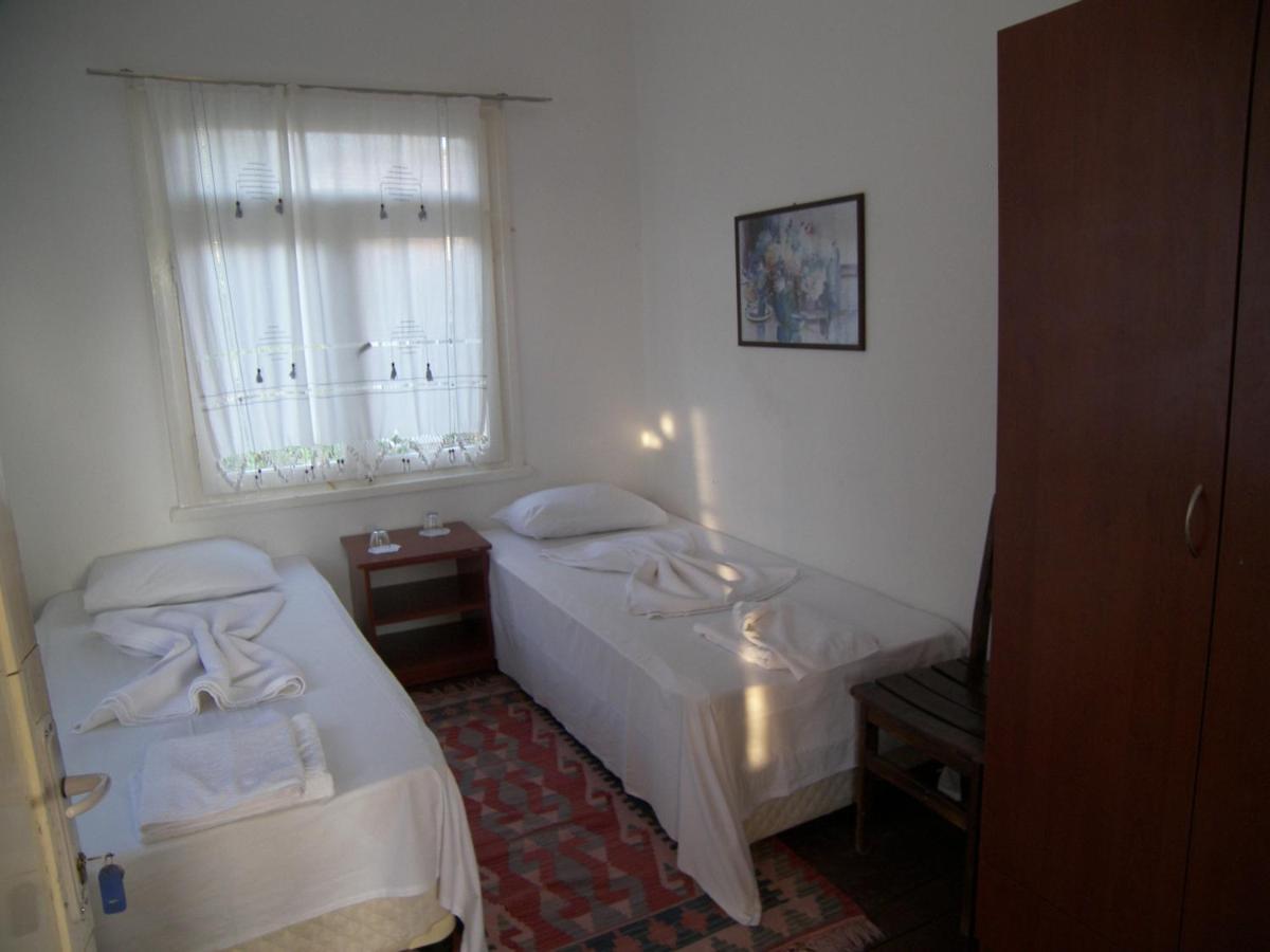 Mavi Pension Hotel Ayvalik Room photo